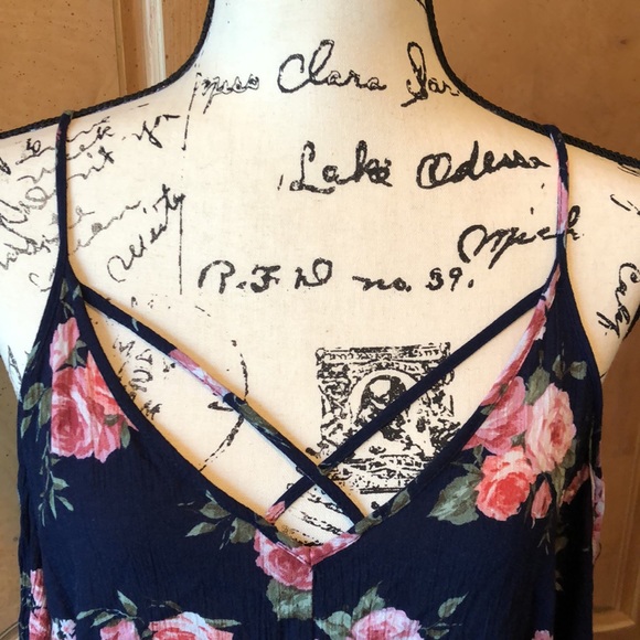 Cropped Tie Front Cold Shoulder Shirt - Picture 7 of 11